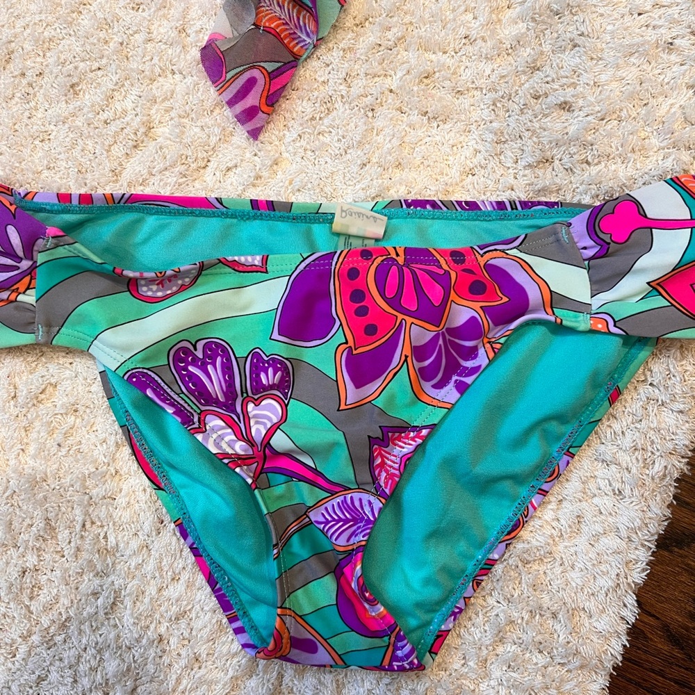 Beautiful Printed bikini - Picture 2 of 9